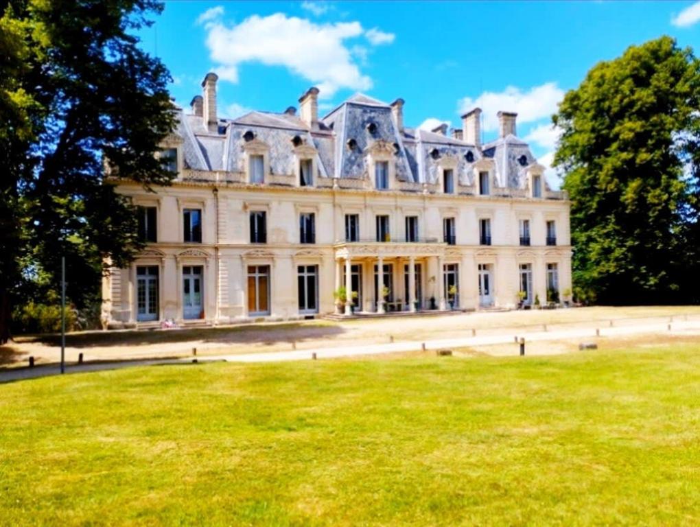 Κήπος έξω από το The Convivial Apart 8 people Beautiful castle