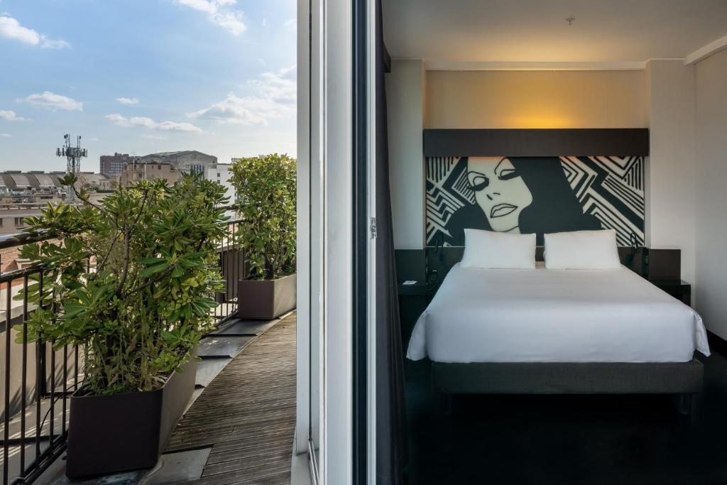 
Premium King Room with Balcony
