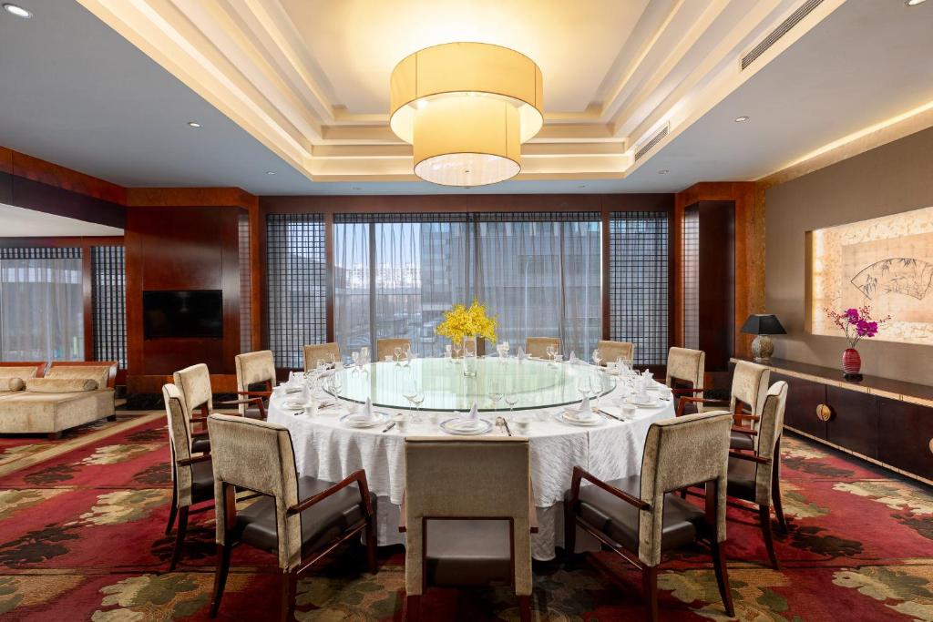Posezení v ubytování Crowne Plaza Tianjin Binhai Center by IHG