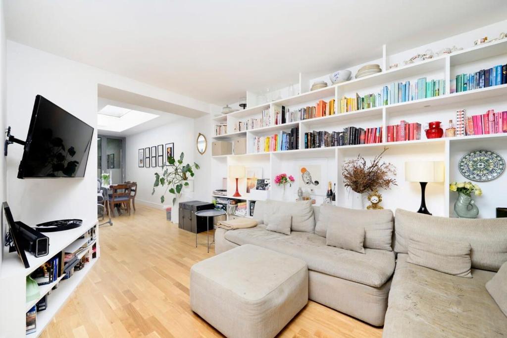 พื้นที่นั่งเล่นของ Central London 2BR Flat with Garden