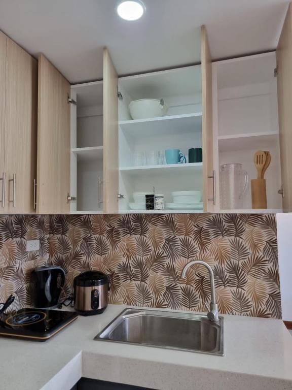 Kuchyň nebo kuchyňský kout v ubytování C Mary's Staycation in Tanza Cavite 2-3pax