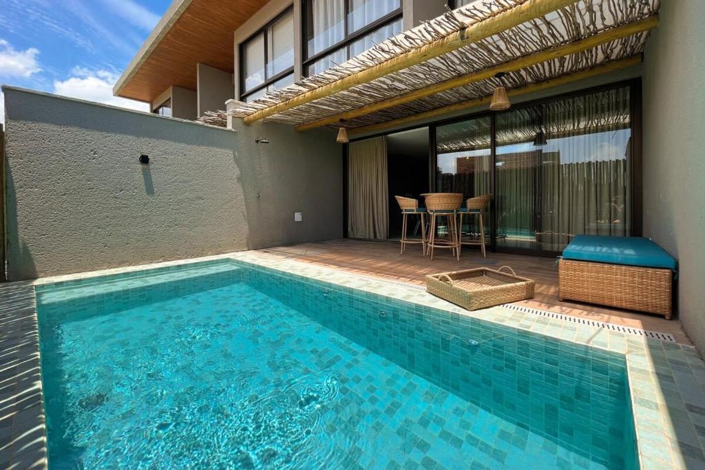 a swimming pool in front of a house at Casa Beverly Hills Pysá 02 Milagres Nobile Stays in São Miguel dos Milagres