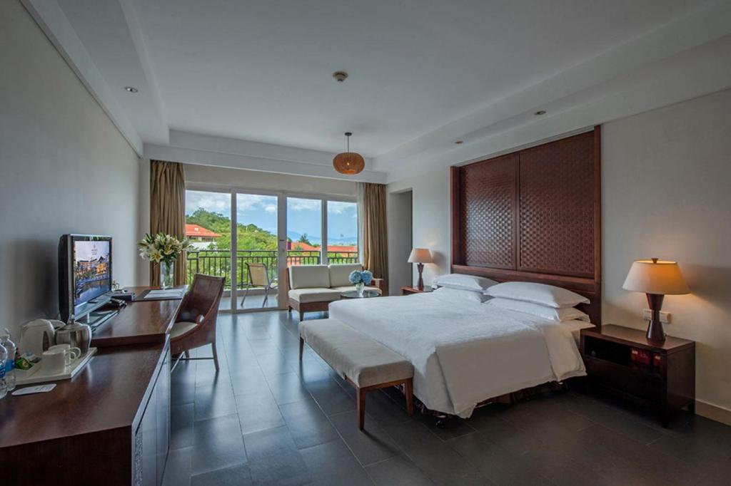 Postel nebo postele na pokoji v ubytování Sheraton Huizhou Beach Resort