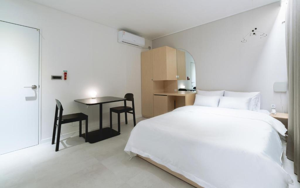 Postel nebo postele na pokoji v ubytování Aank Hotel Wolgot