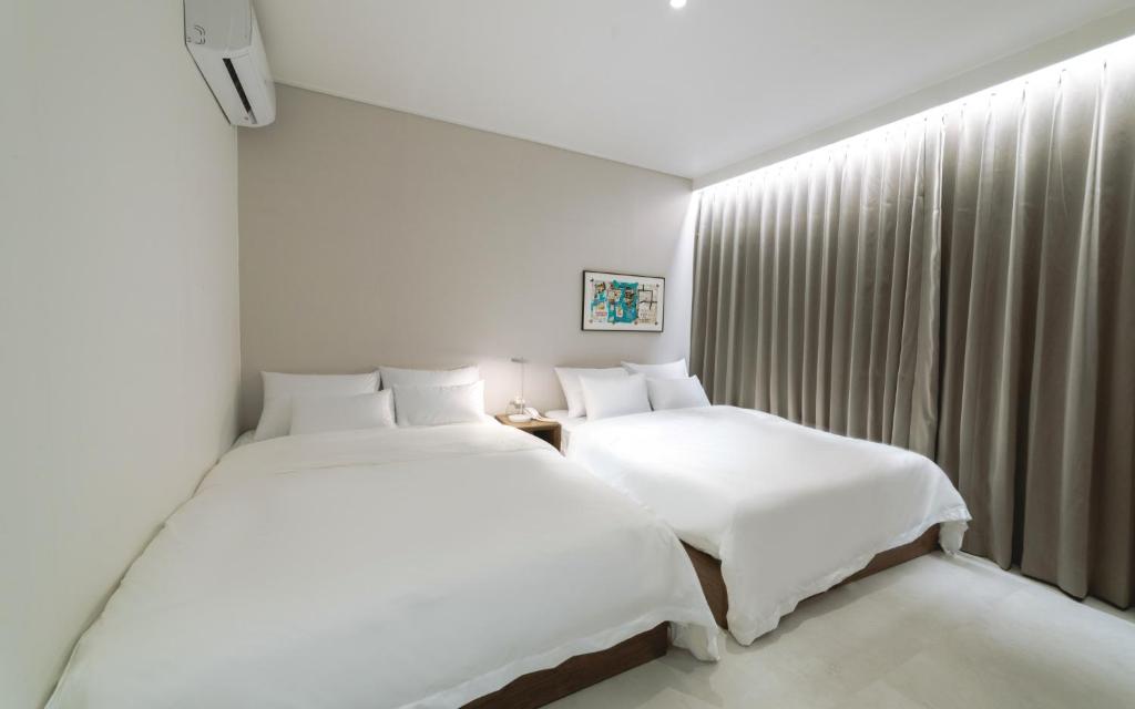 Postel nebo postele na pokoji v ubytování Aank Hotel Wolgot