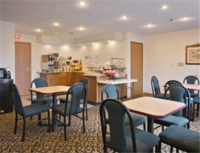 Super 8 by Wyndham Crawfordsville photo