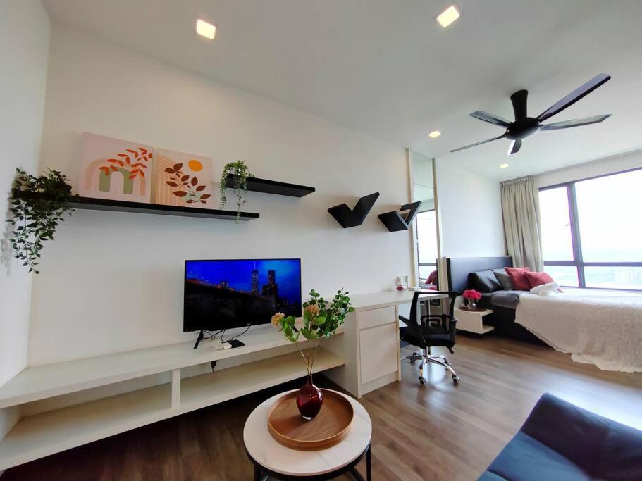 Μια τηλεόραση ή/και κέντρο ψυχαγωγίας στο Landmark2 Spacious Studio w Wi-Fi Netflix