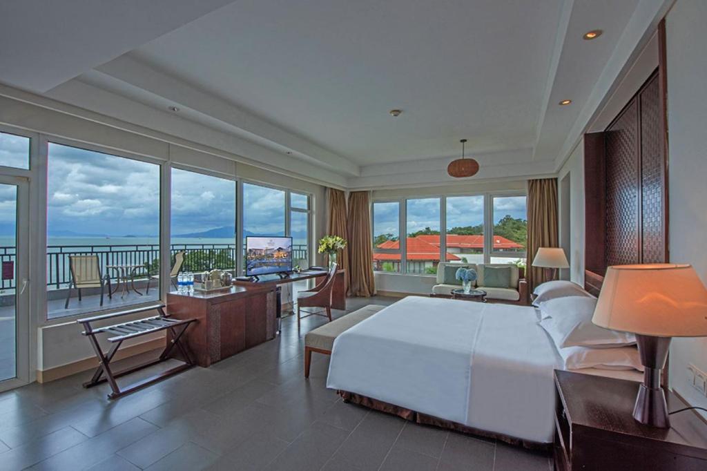 Postel nebo postele na pokoji v ubytování Sheraton Huizhou Beach Resort