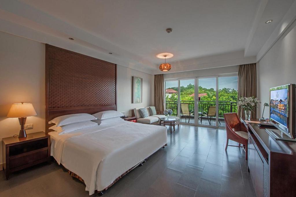 Postel nebo postele na pokoji v ubytování Sheraton Huizhou Beach Resort