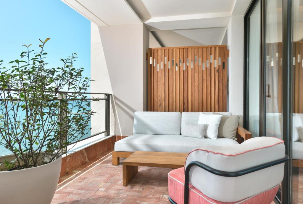 
Selected Doble with Livingroom
