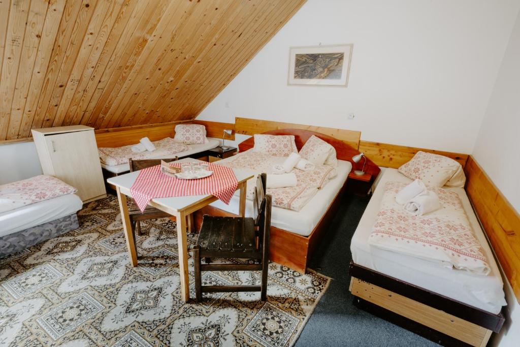 Postel nebo postele na pokoji v ubytování Sova tourist B&B