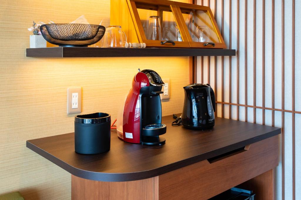 Příslušenství pro přípravu čaje a kávy v ubytování Hotel Sekitei