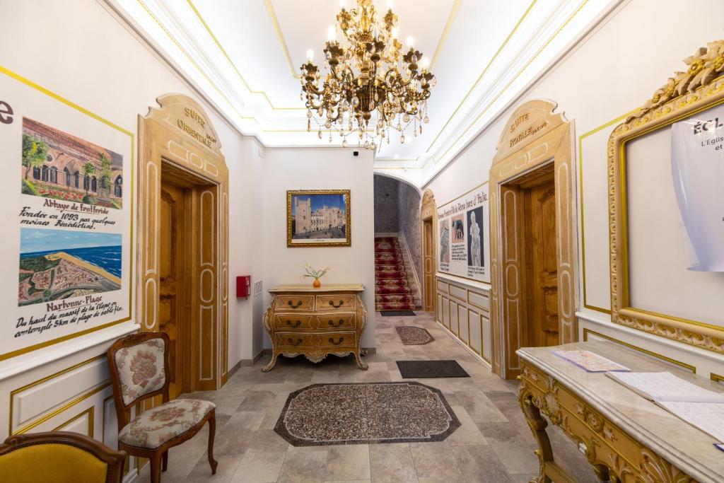 Postel nebo postele na pokoji v ubytování Suite Orientale Maison de L'église du Couvent