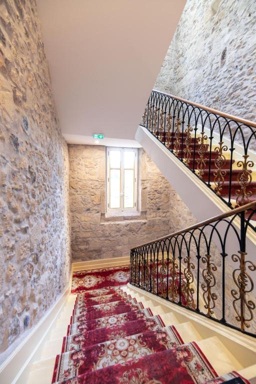 Postel nebo postele na pokoji v ubytování Suite Orientale Maison de L'église du Couvent