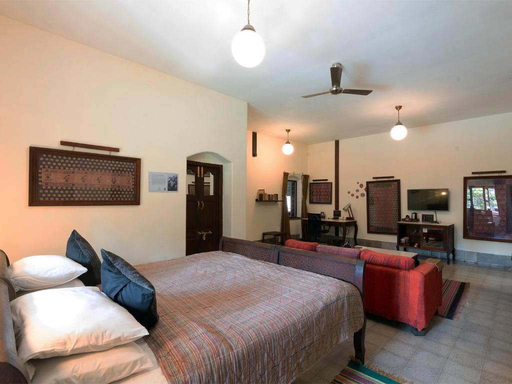 Postel nebo postele na pokoji v ubytování The House of MG-A Heritage Hotel, Ahmedabad