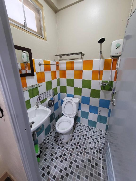 Achcha hotel - itsaraphap MRT station - Wat Arun - Resim 17