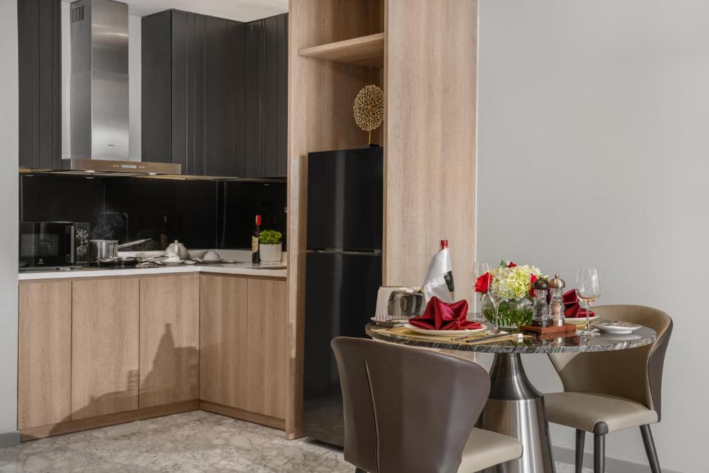 One-Bedroom Suite with River View - Lounge Access