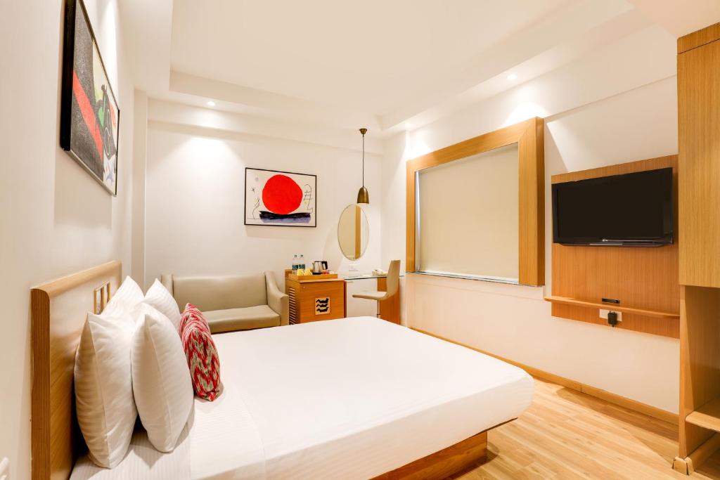 TV a/nebo společenská místnost v ubytování Lemon Tree Hotel Chandigarh