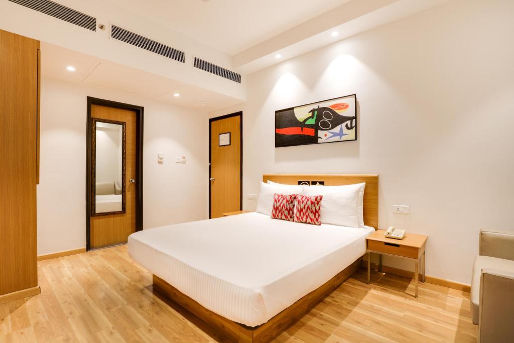 Postel nebo postele na pokoji v ubytování Lemon Tree Hotel Chandigarh