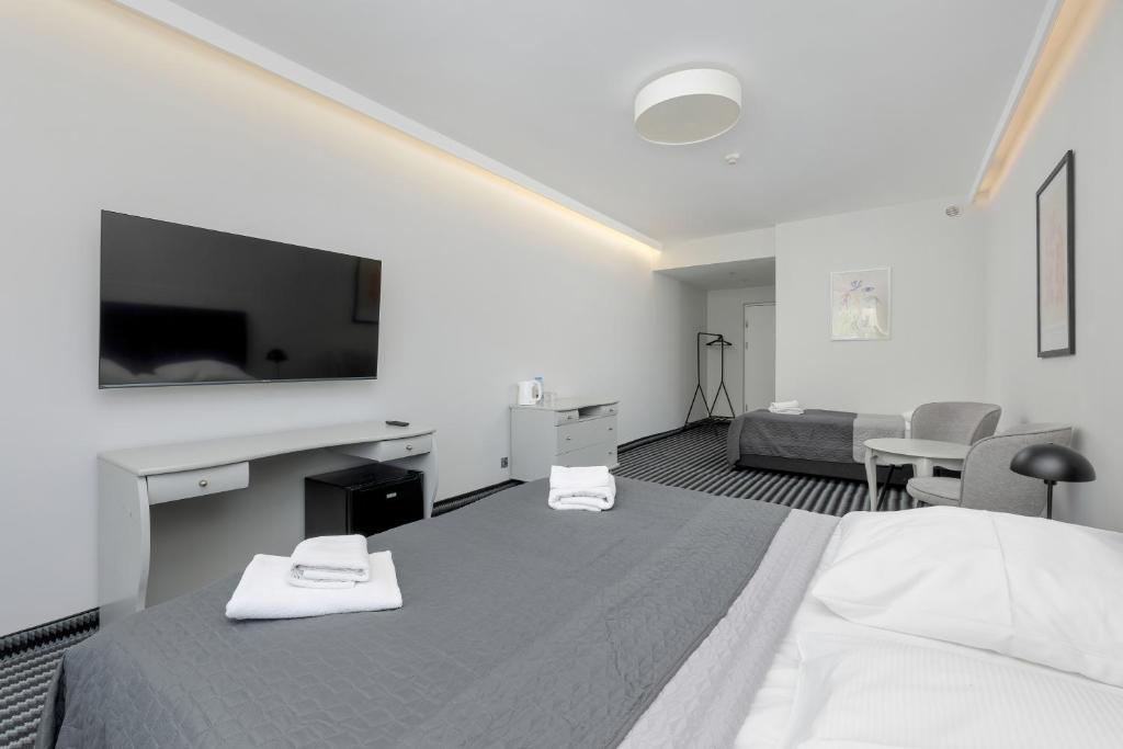 Televízia a/alebo spoločenská miestnosť v ubytovaní Aparthotel Etna