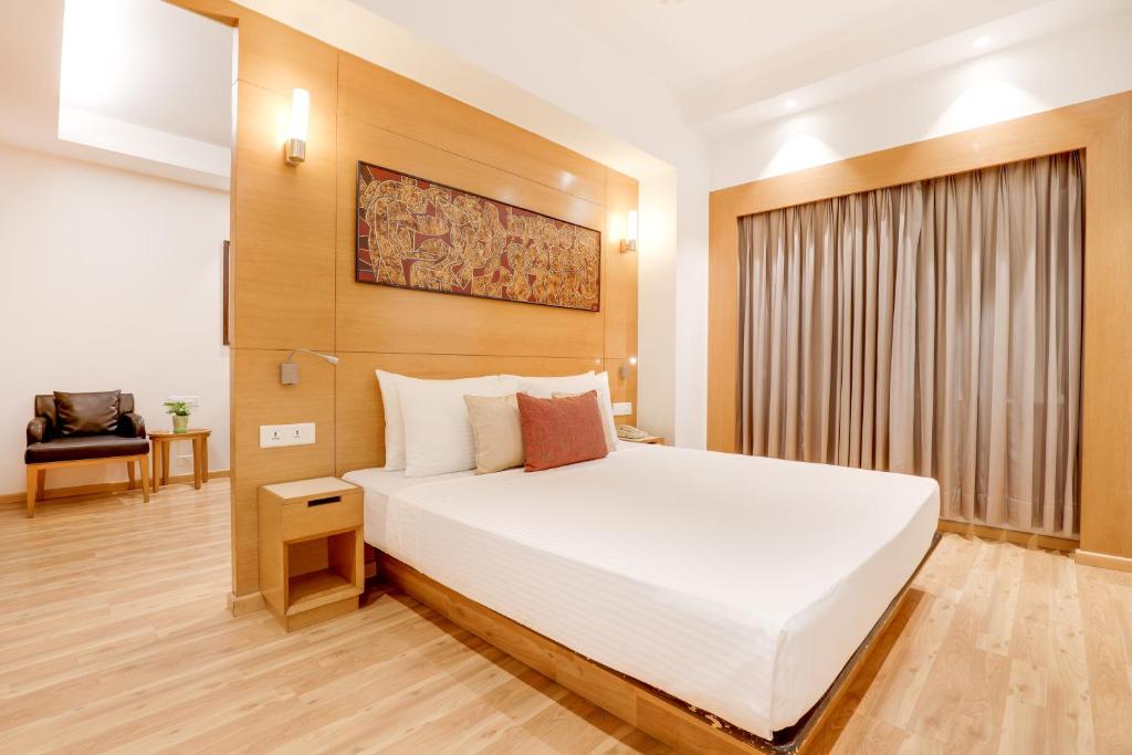 Postel nebo postele na pokoji v ubytování Lemon Tree Hotel Chandigarh