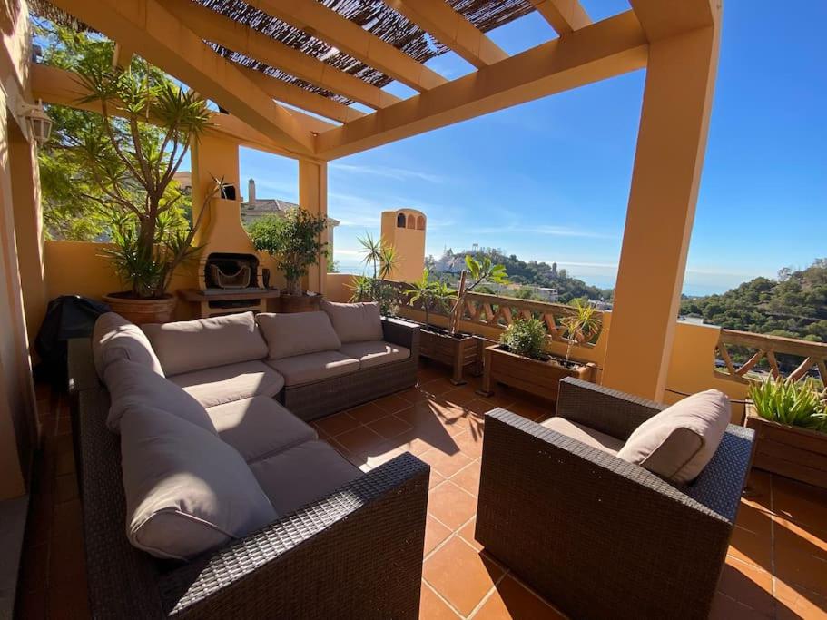 a living room with a couch and chairs at Espectacular ático dúplex con 2 terrazas & piscina in Málaga