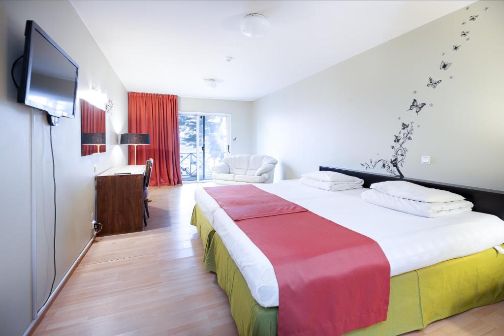 Postel nebo postele na pokoji v ubytování Peoleo Hotell