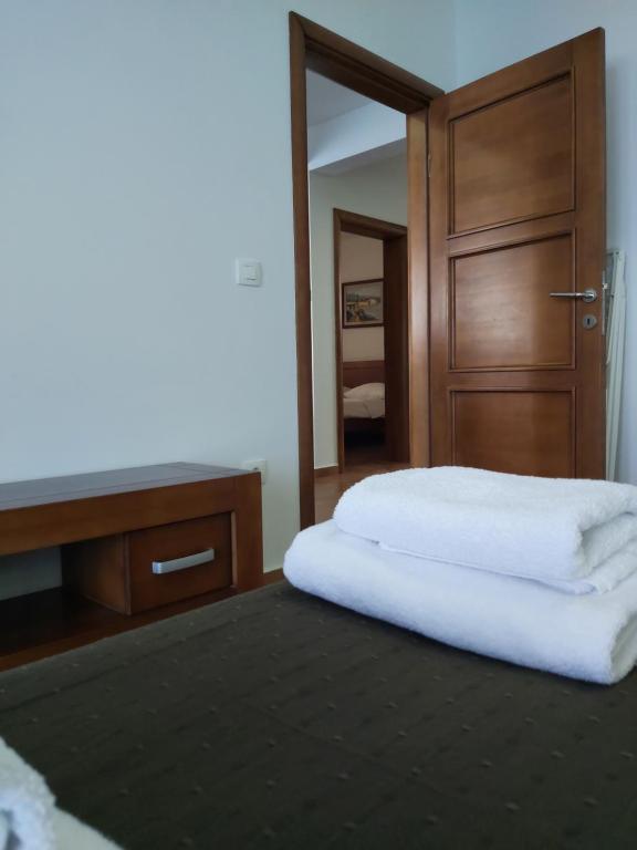 Łóżko lub łóżka w pokoju w obiekcie Apartman AidaLux