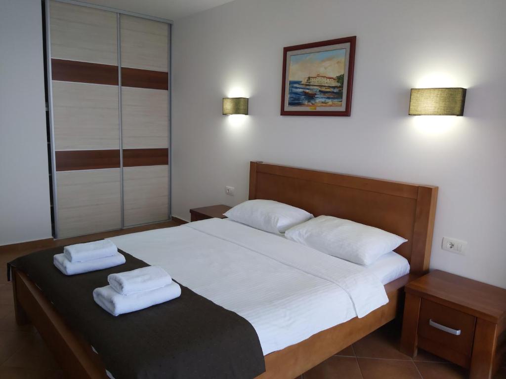 Łóżko lub łóżka w pokoju w obiekcie Apartman AidaLux