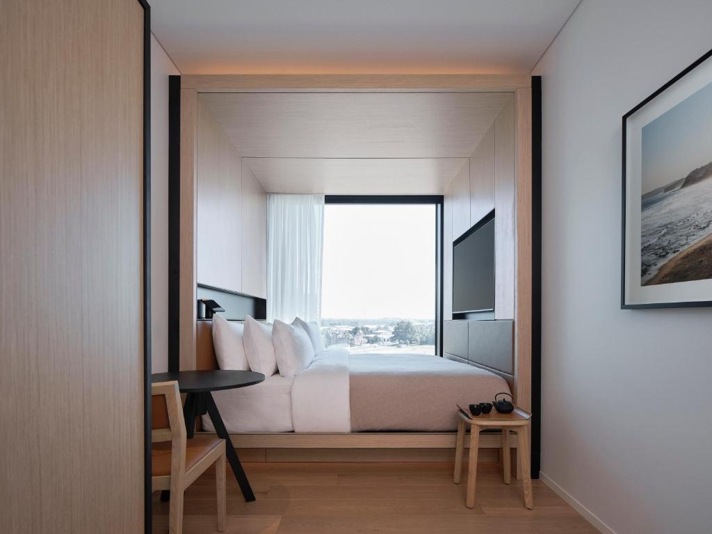 
Little National Room  
