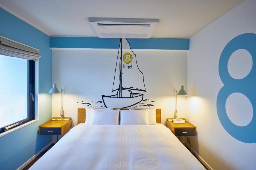 Postel nebo postele na pokoji v ubytování 8 Hotel Shonan Fujisawa