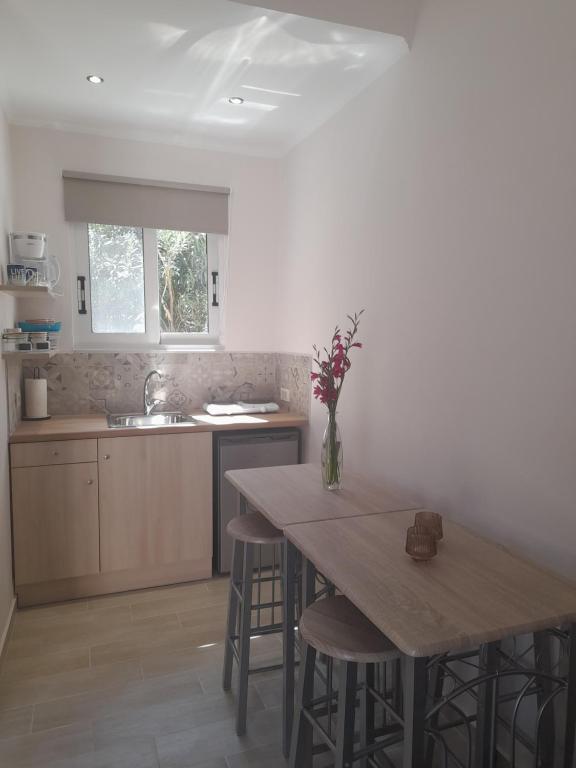 A kitchen or kitchenette at Sun & Sea