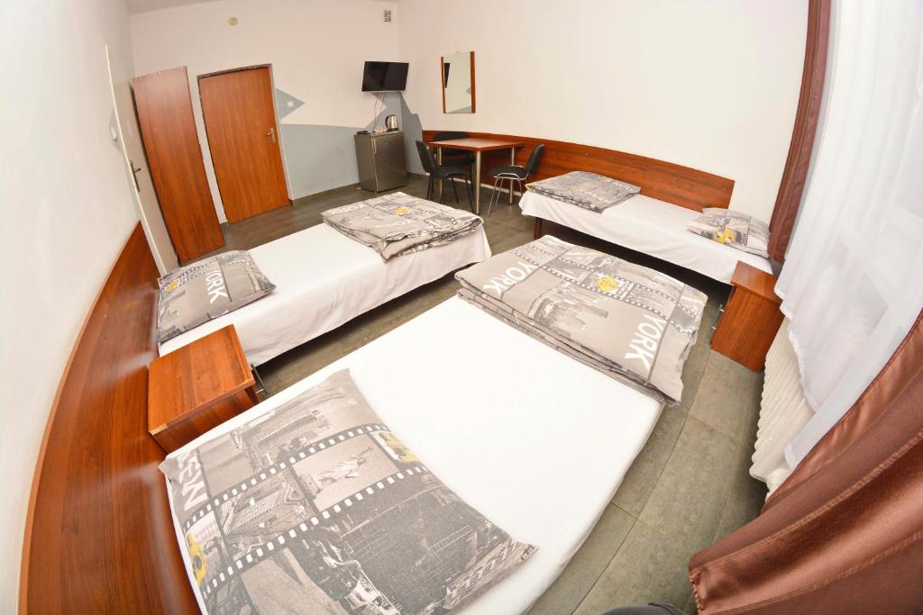 Postel nebo postele na pokoji v ubytování Twój Hostel Klimczoka 7