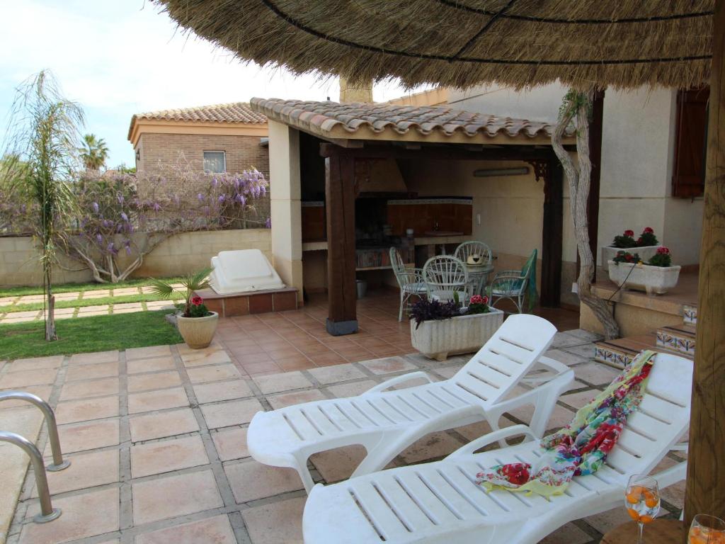 Posedenie v ubytovaní Casa con Piscina Privada, Cerca del Mar, WiFi Gratis, Aire Opcional, Mascotas y Playa para Perros - ES-184-10
