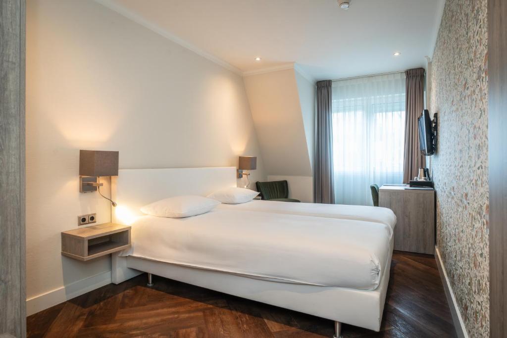 Postel nebo postele na pokoji v ubytování Hotel De Lindeboom