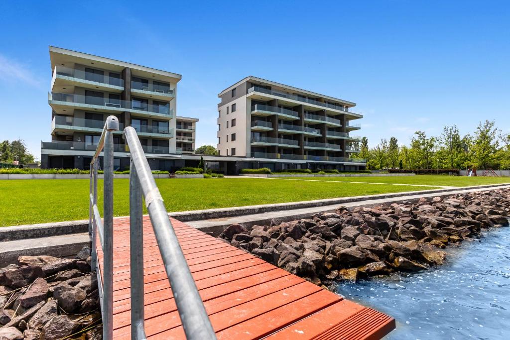 Lakefront Elegant Condo Lela - Happy Rentals 8635 Balatonlelle, 11 Hullám utca kép - 1