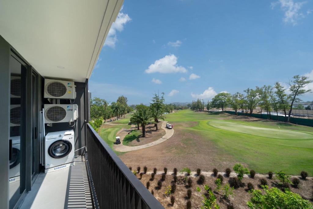 Laguna BangTao Beach Skypark Apartment - Resim 13