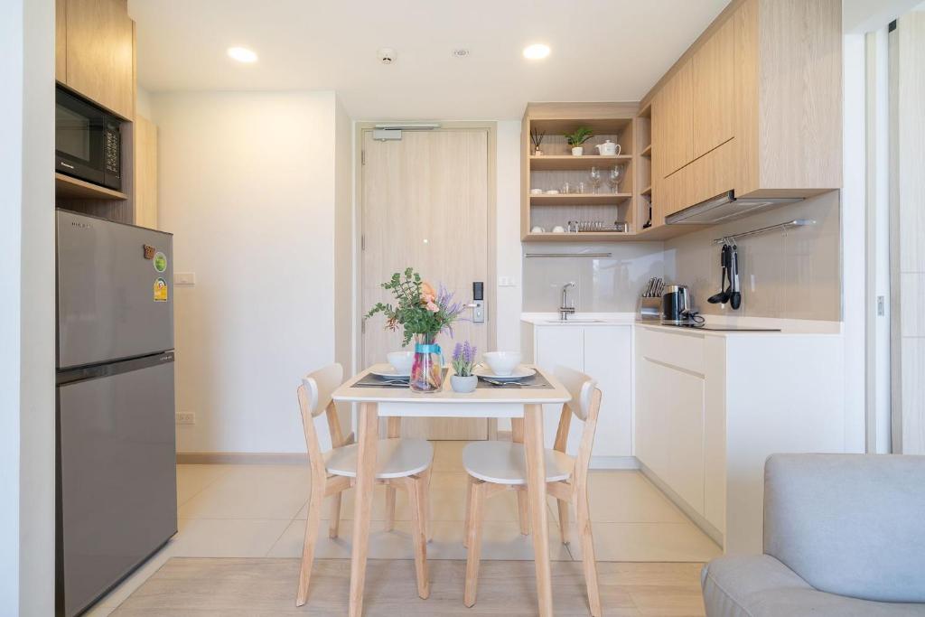 Laguna BangTao Beach Skypark Apartment - Resim 43