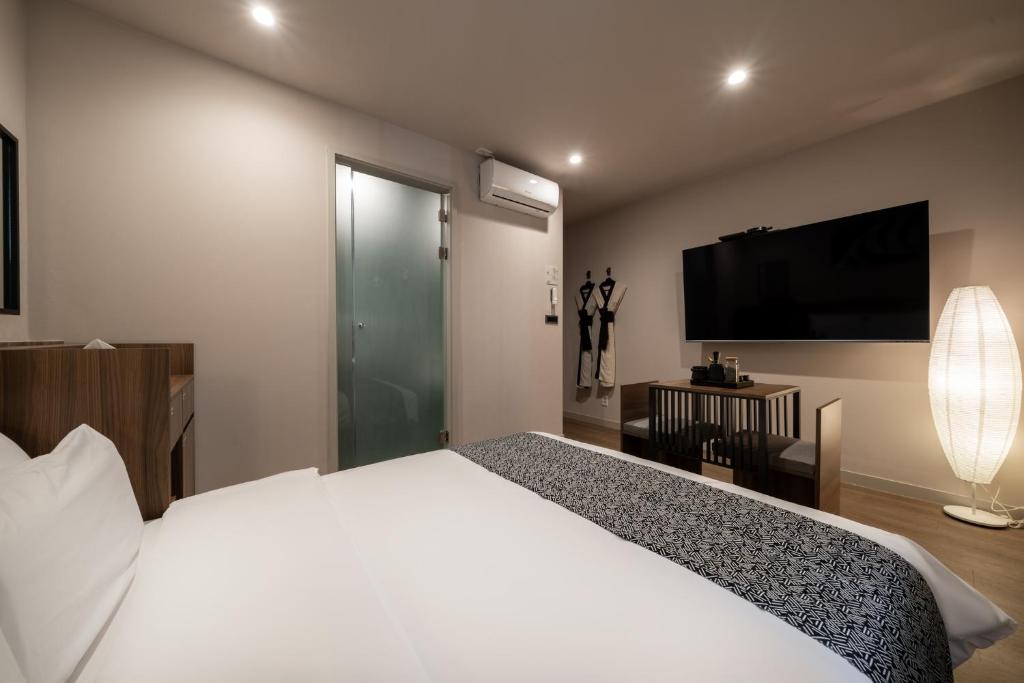 Postel nebo postele na pokoji v ubytování Aank Ryokan Hotel Paju