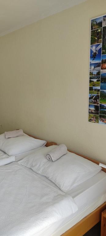 Postel nebo postele na pokoji v ubytování Hacienda Bled Rooms