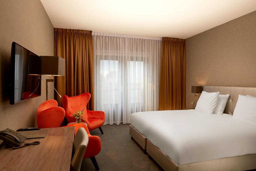 TV a/nebo společenská místnost v ubytování Hotel De Lindeboom