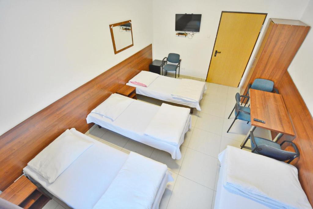 TV a/nebo společenská místnost v ubytování Twój Hostel Klimczoka 7