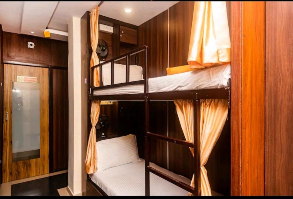 a room with two bunk beds in a boat at Golden View Dormitory in Mumbai