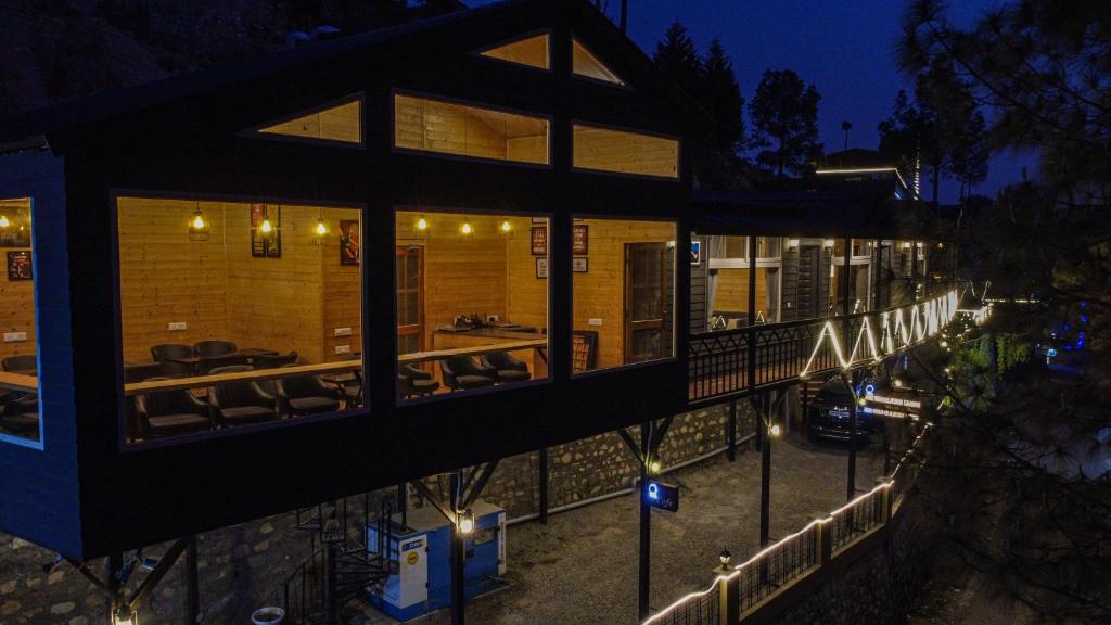 Fotografie z fotogalerie ubytování THEHIMALAYANLIVING WHISTLING PINES v destinaci Mukteswar