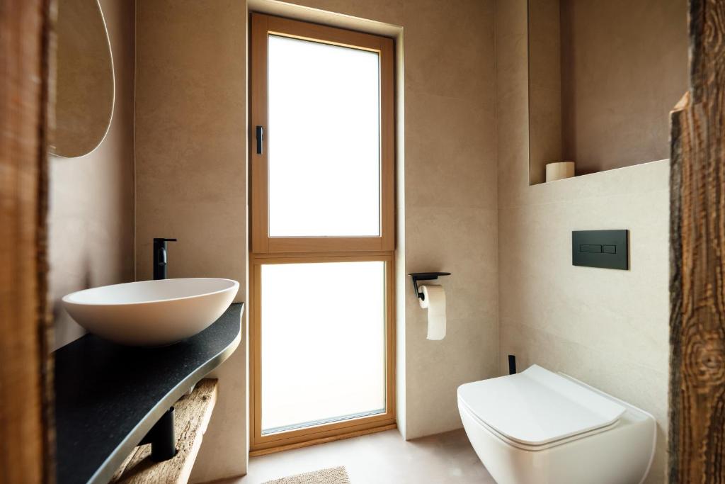 Koupelna v ubytování Chalet "Troadkostn" mit finnischer Panoramasauna & Edelstahl Hot Tub