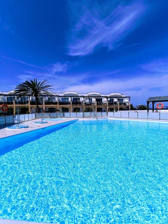 Bazén v ubytovaní Apartamento SUMMER Complex Amaya Fuerteventura alebo v jeho blízkosti