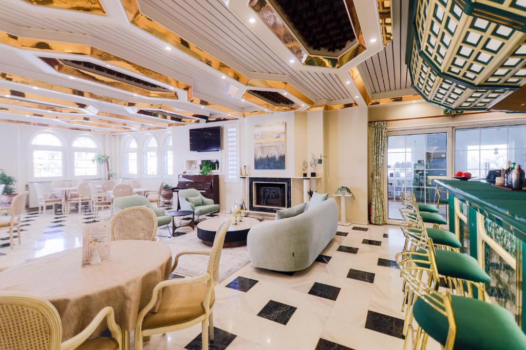 TV a/nebo společenská místnost v ubytování Hotel Strass