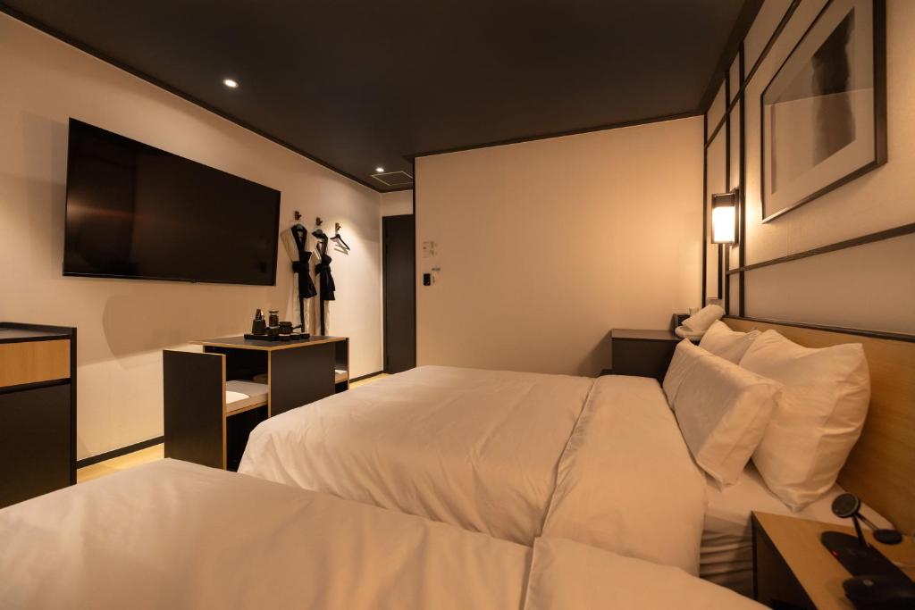 Postel nebo postele na pokoji v ubytování Mitasuya Ryokan Hotel Incheon by Aank