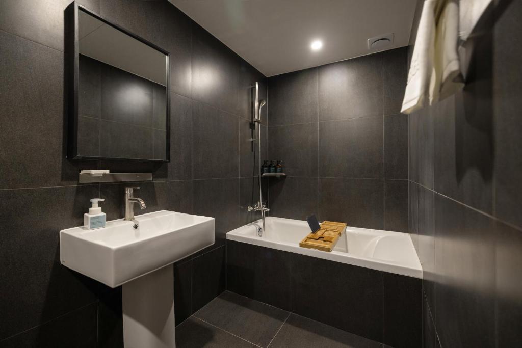 Koupelna v ubytování Mitasuya Ryokan Hotel Incheon by Aank