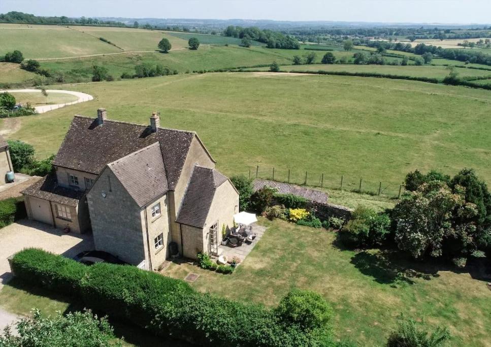 A bird's-eye view of The Cottage at Maugersbury - Idyllic Cotswold's cottage with unobstructed views